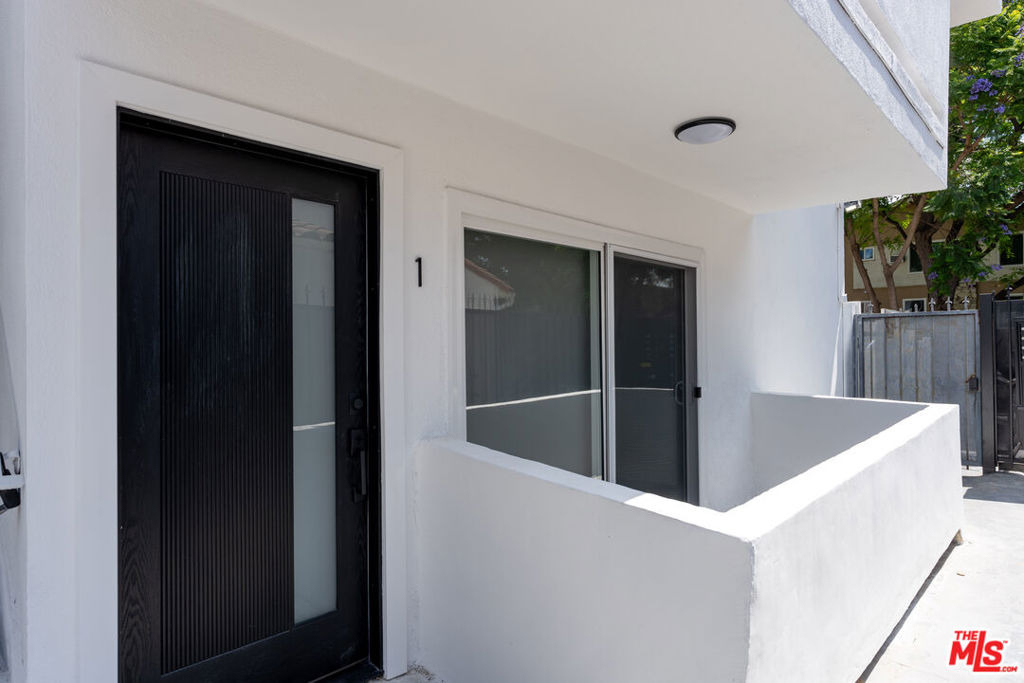 929 N Stanley Avenue - Photo 1