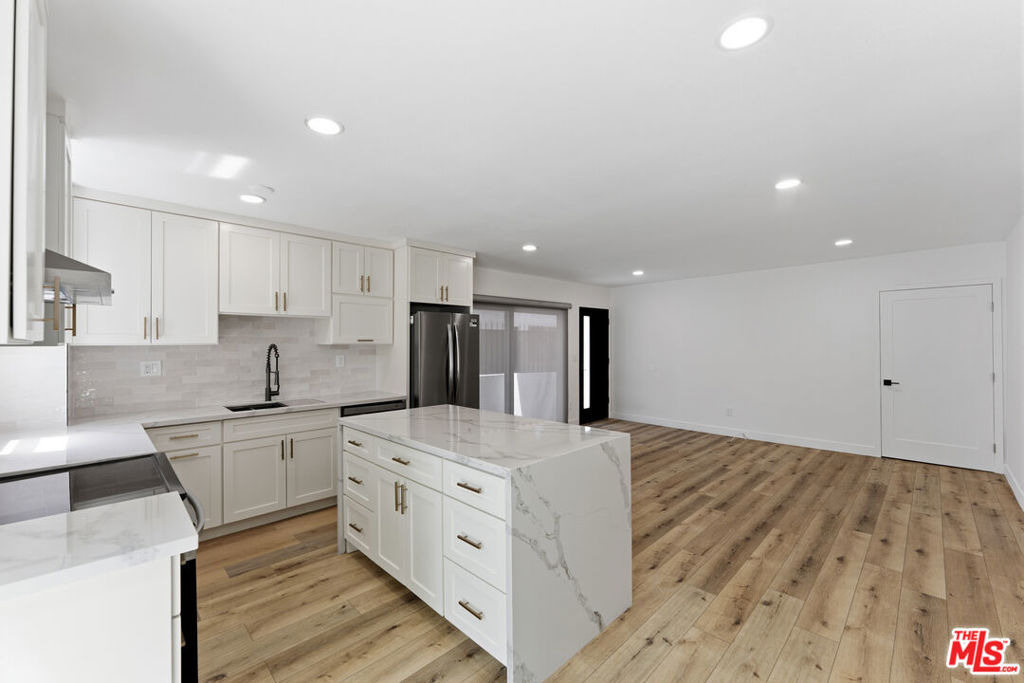 929 N Stanley Avenue - Photo 9