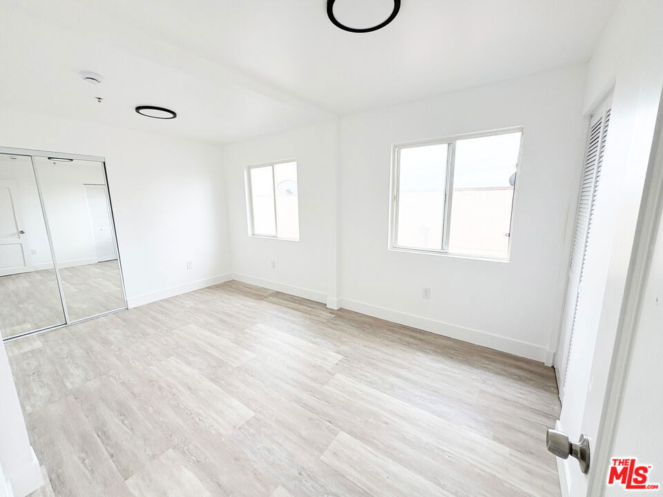 2637 S Manhattan Place - Photo 13
