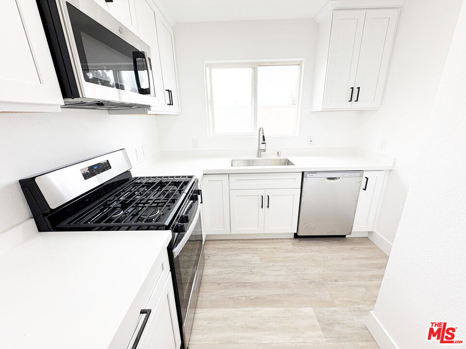 2637 S Manhattan Place - Photo 8