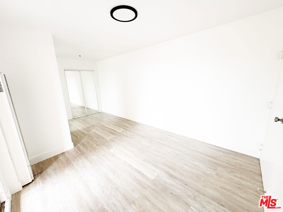 2637 S Manhattan Place - Photo 1