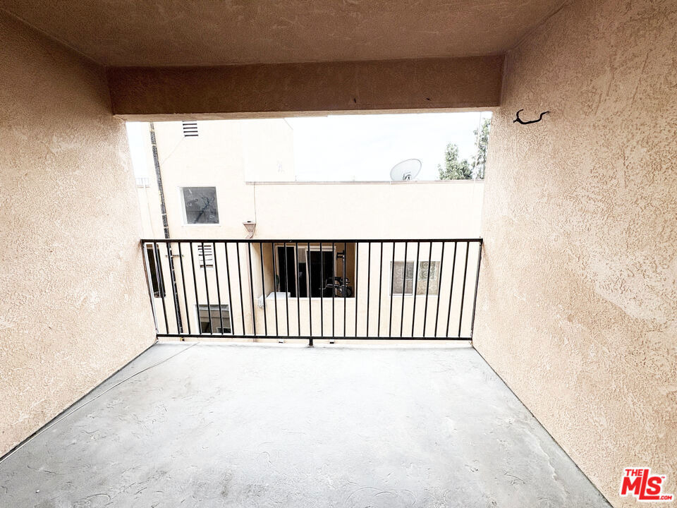 2637 S Manhattan Place - Photo 4
