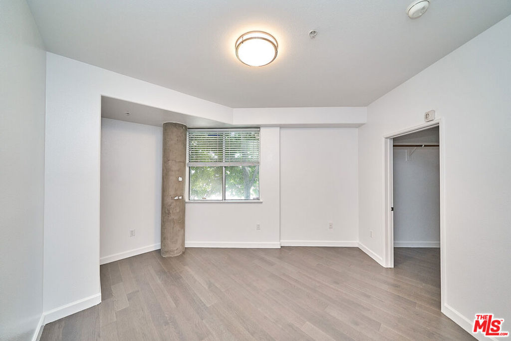 629 Traction Avenue - Photo 18