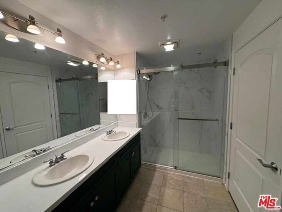 629 Traction Avenue - Photo 16