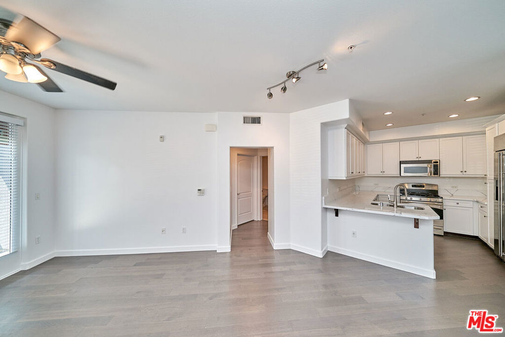 629 Traction Avenue - Photo 0