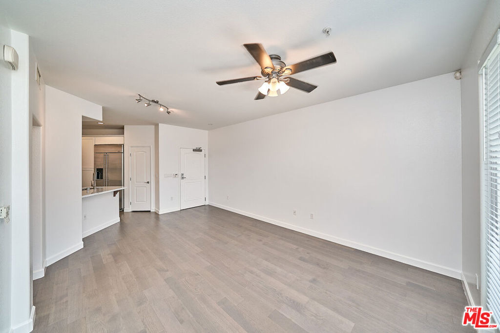 629 Traction Avenue - Photo 2