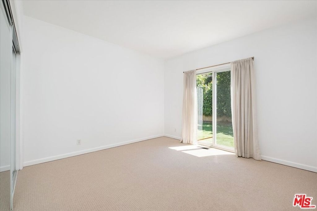 1528 Rising Glen Road - Photo 8