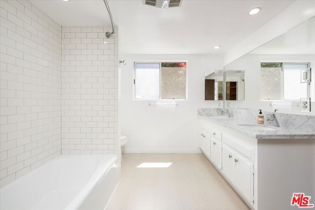 1528 Rising Glen Road - Photo 13