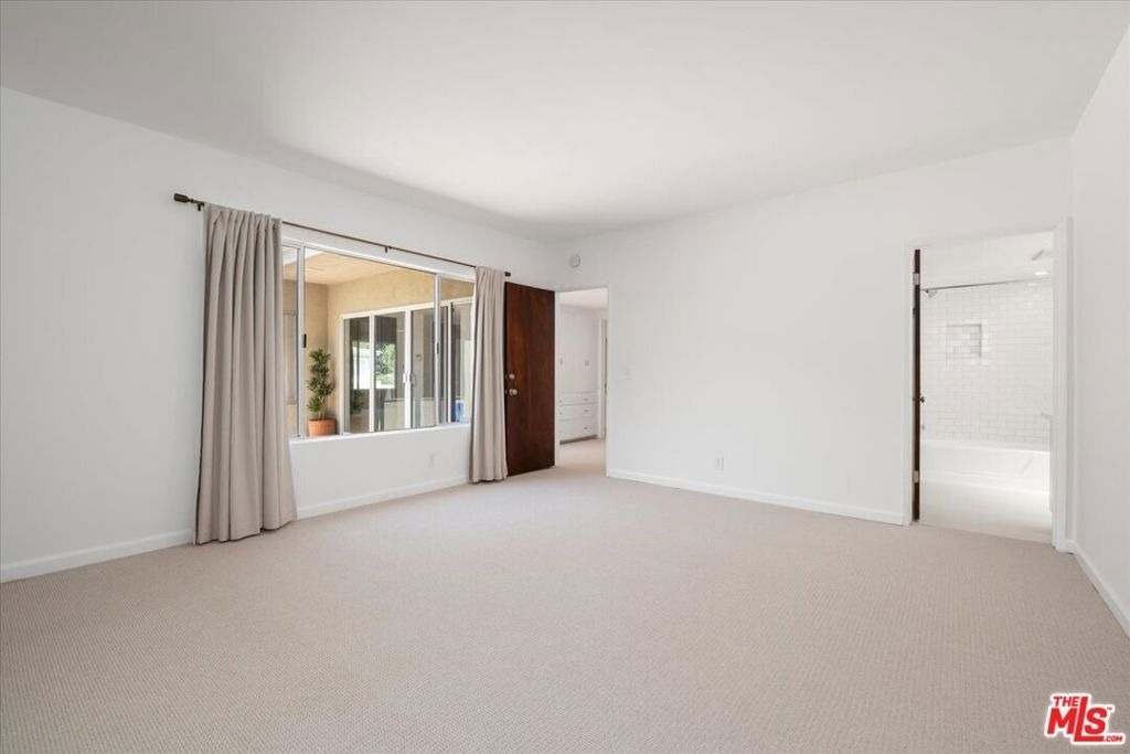 1528 Rising Glen Road - Photo 11