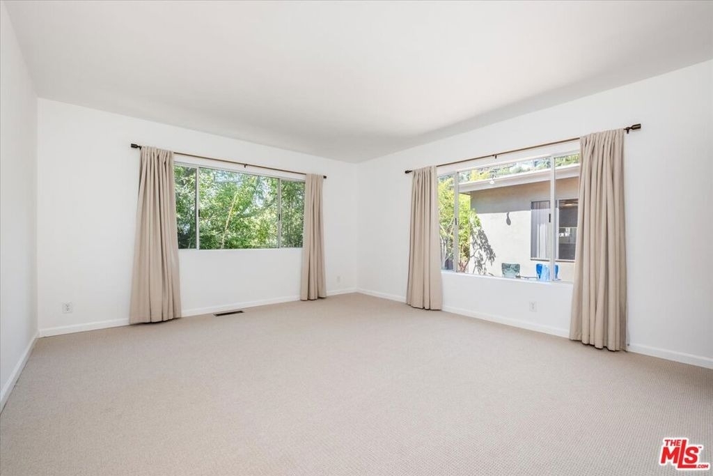 1528 Rising Glen Road - Photo 10