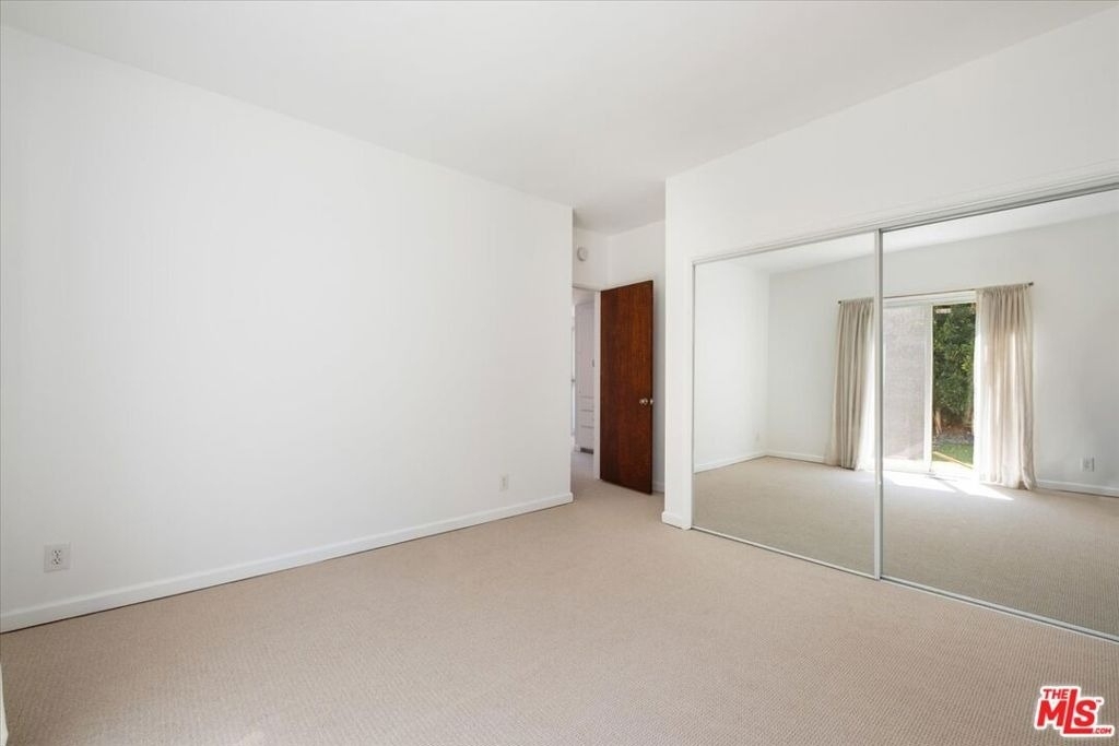 1528 Rising Glen Road - Photo 9