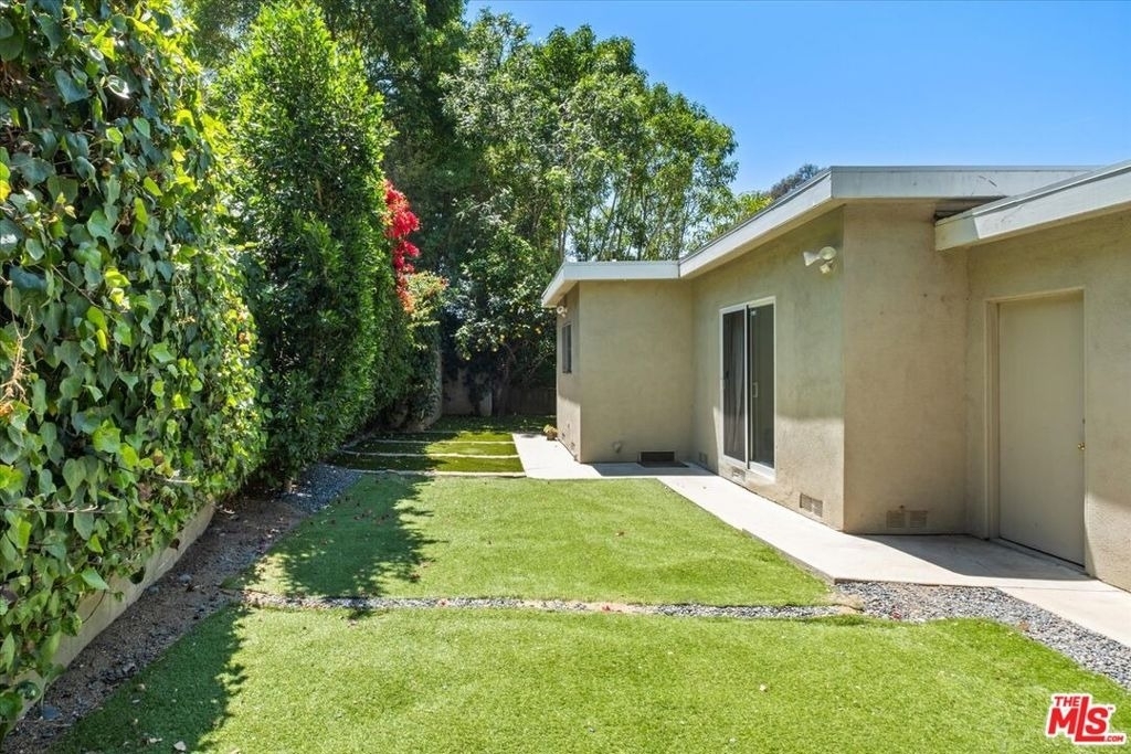 1528 Rising Glen Road - Photo 17