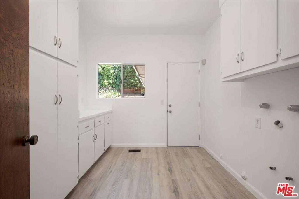 1528 Rising Glen Road - Photo 6