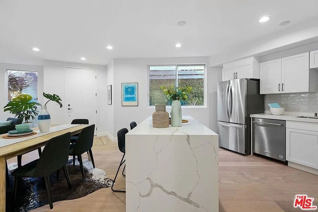 842 11th St - Photo 8