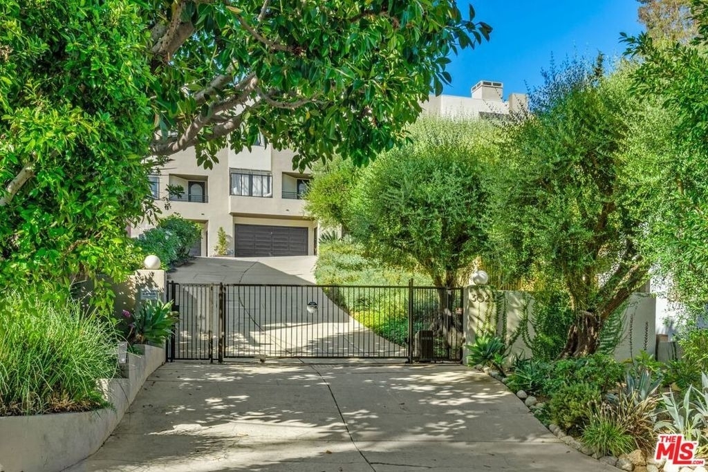 3023 Berkeley Avenue - Photo 1