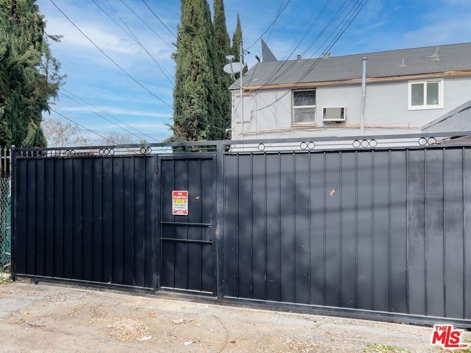 11472 Ventura - Photo 3