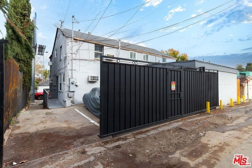 11472 Ventura - Photo 2