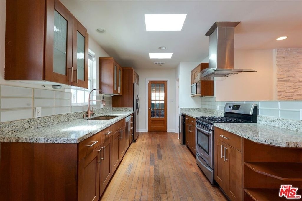22750 Clarendon Street - Photo 7