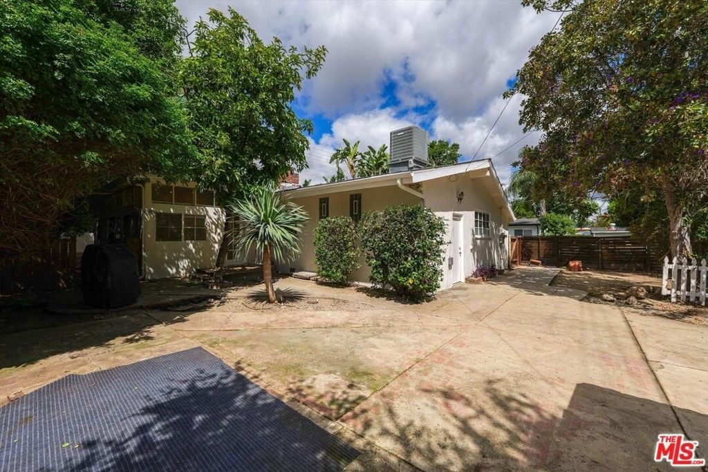 22750 Clarendon Street - Photo 39