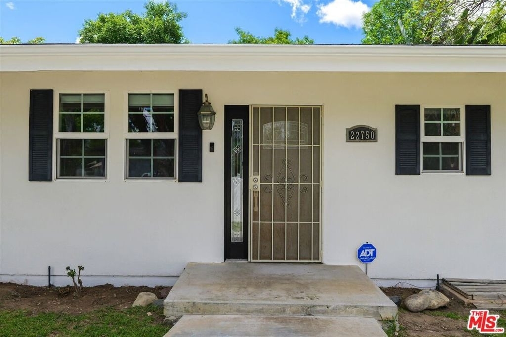 22750 Clarendon Street - Photo 3