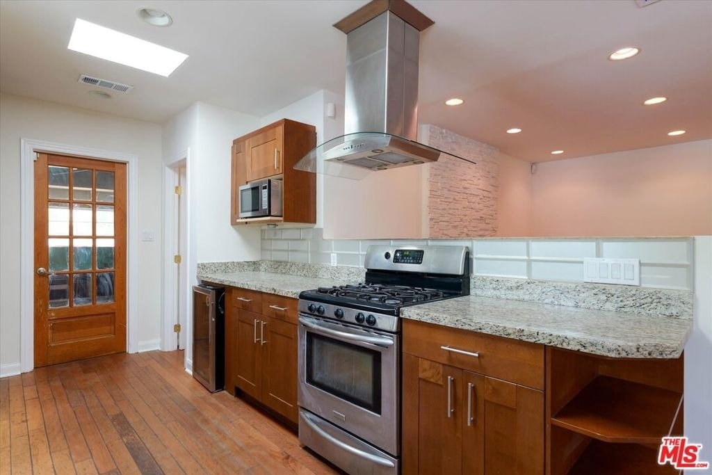 22750 Clarendon Street - Photo 8