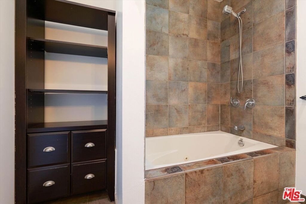 22750 Clarendon Street - Photo 33