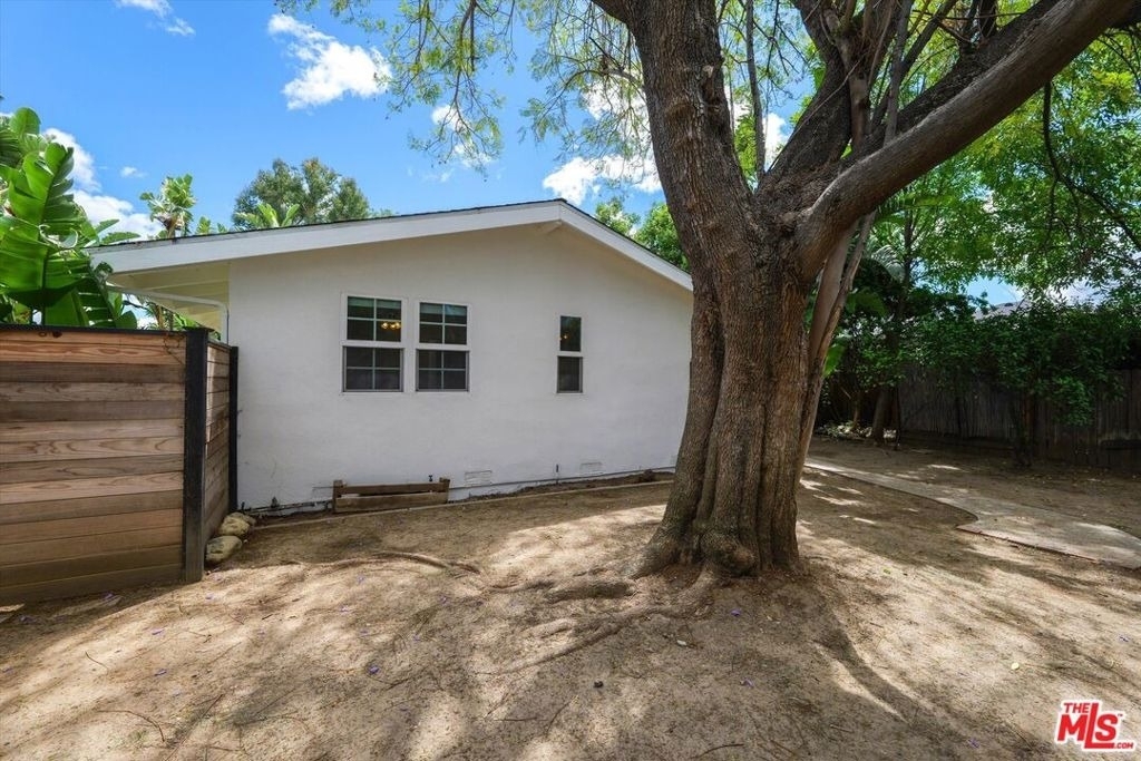 22750 Clarendon Street - Photo 35