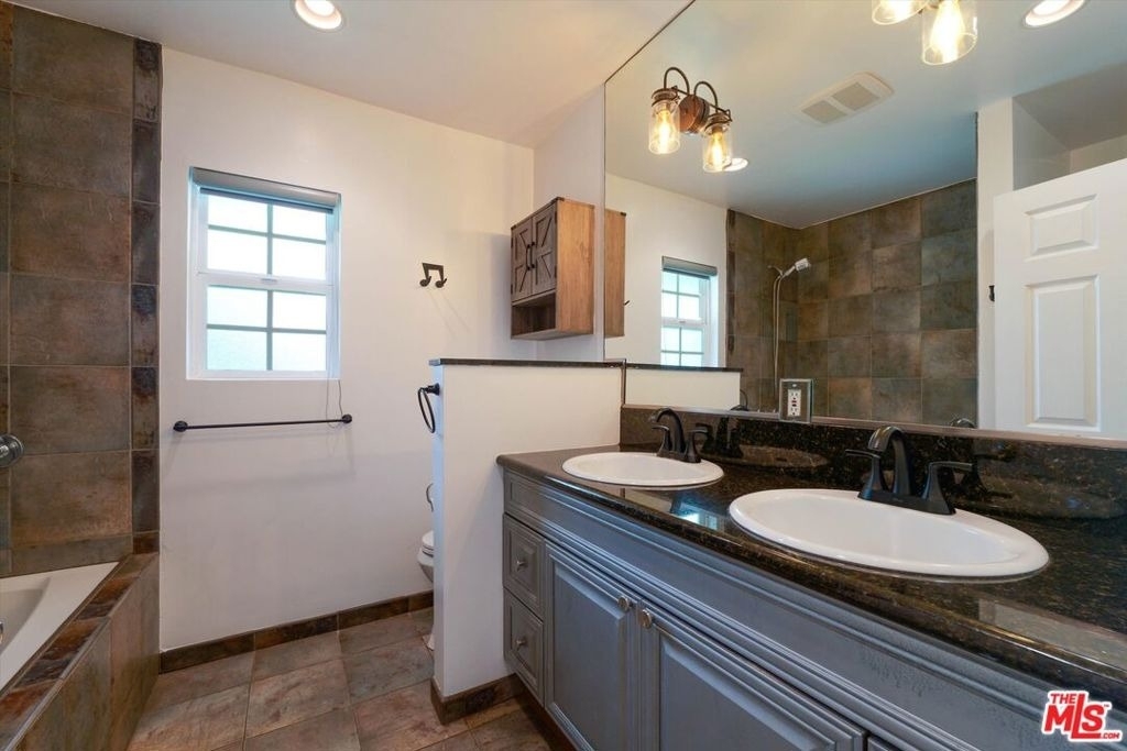 22750 Clarendon Street - Photo 32