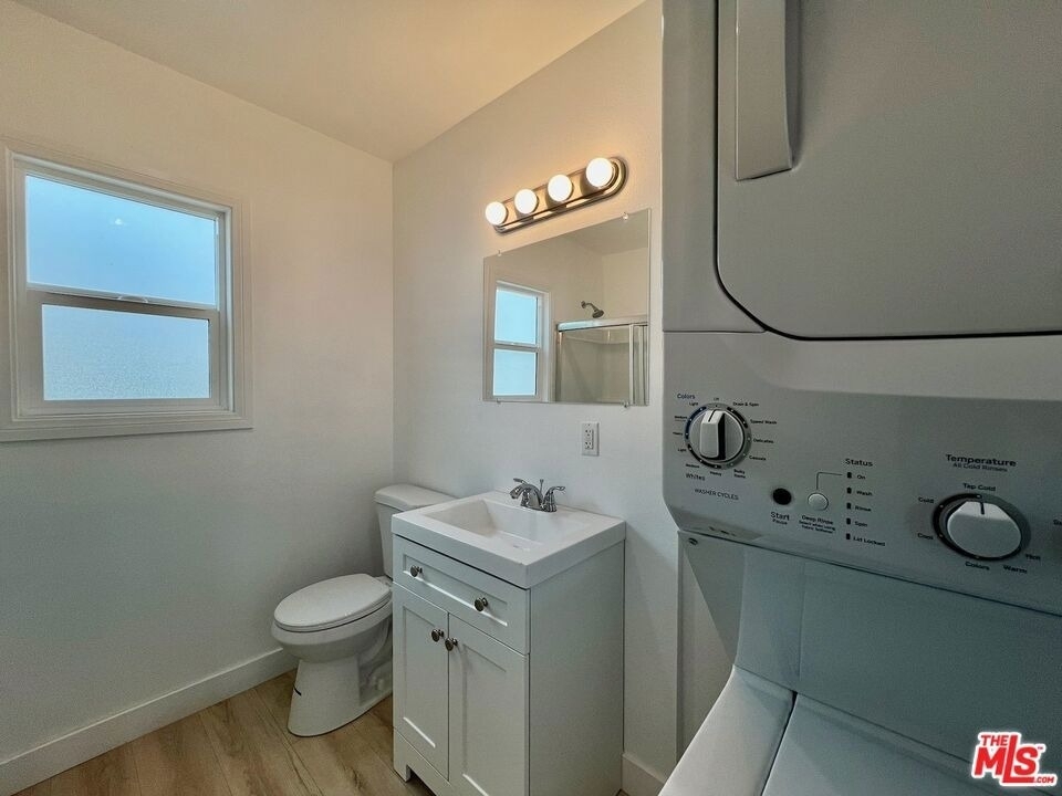 1321 1/2 N Normandie Avenue - Photo 8