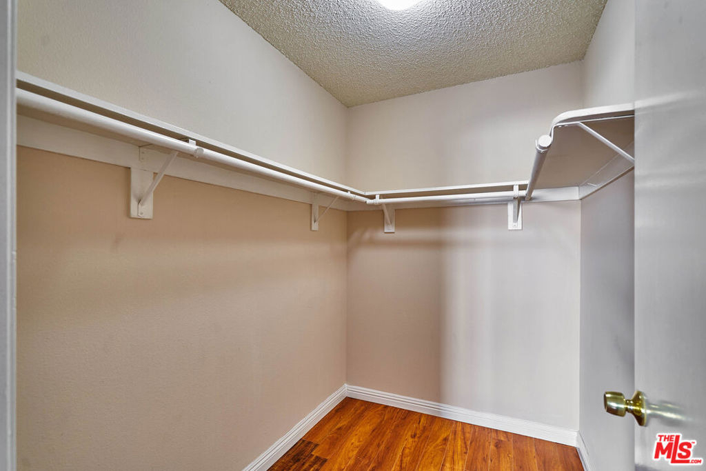 820 S St Andrews Place - Photo 10