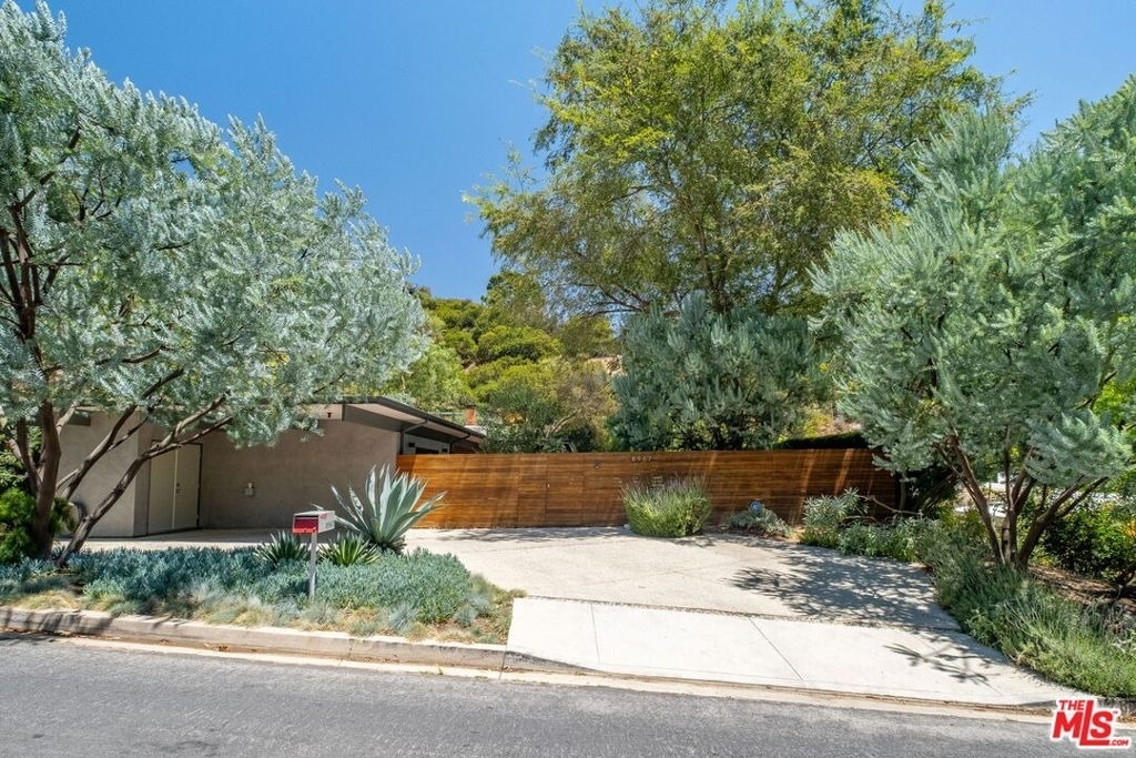 8967 Wonderland Park Avenue - Photo 36