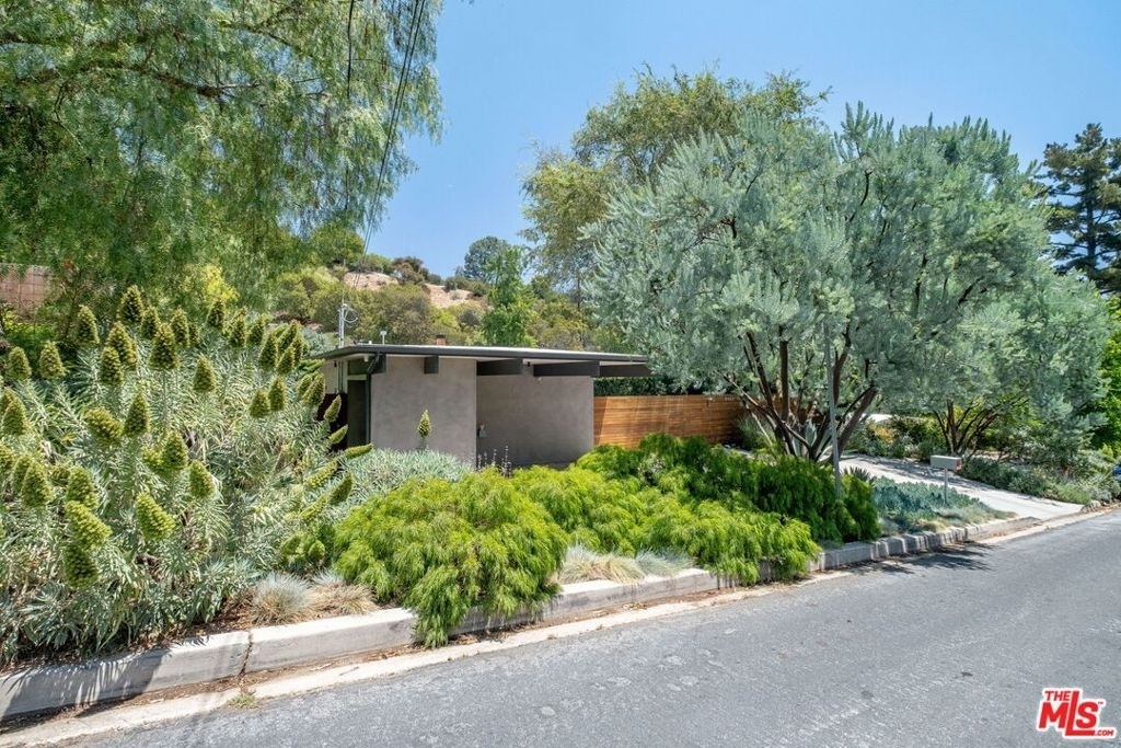 8967 Wonderland Park Avenue - Photo 37
