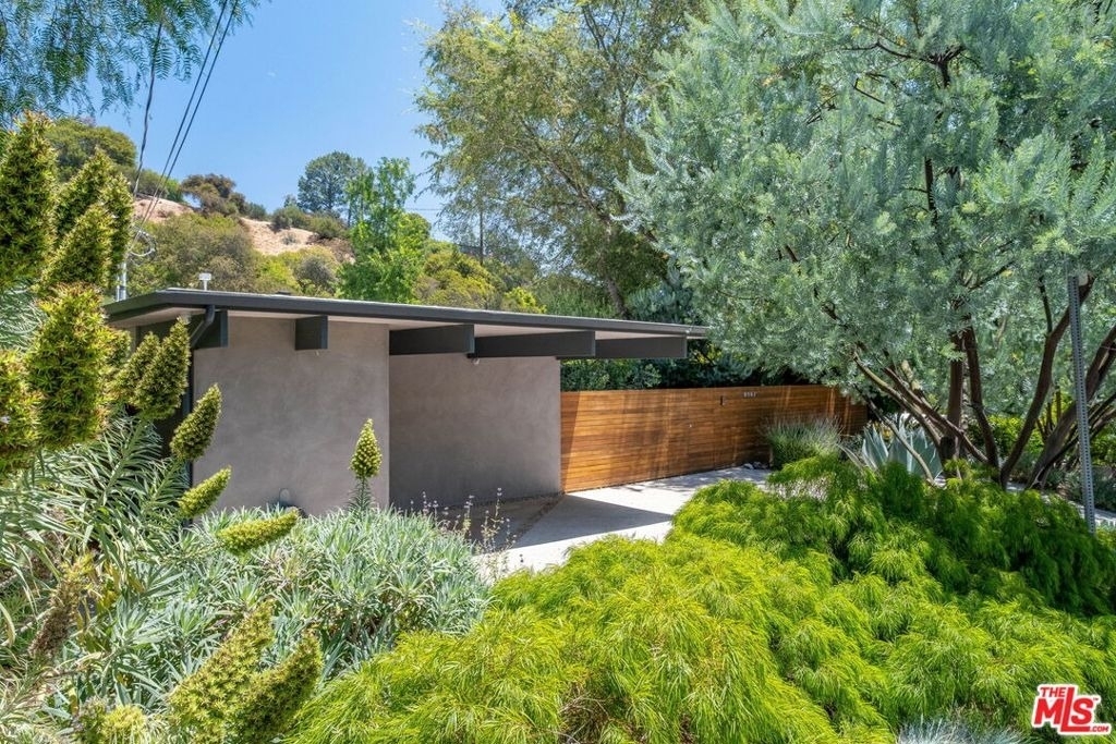 8967 Wonderland Park Avenue - Photo 38