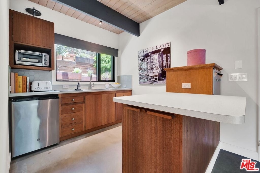 8967 Wonderland Park Avenue - Photo 31