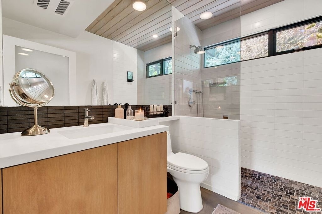 8967 Wonderland Park Avenue - Photo 18