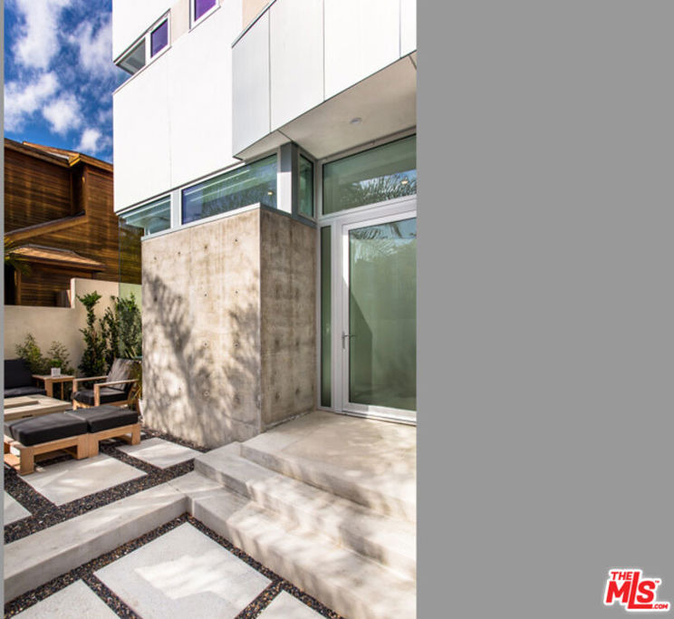 1217 Cabrillo Avenue - Photo 2