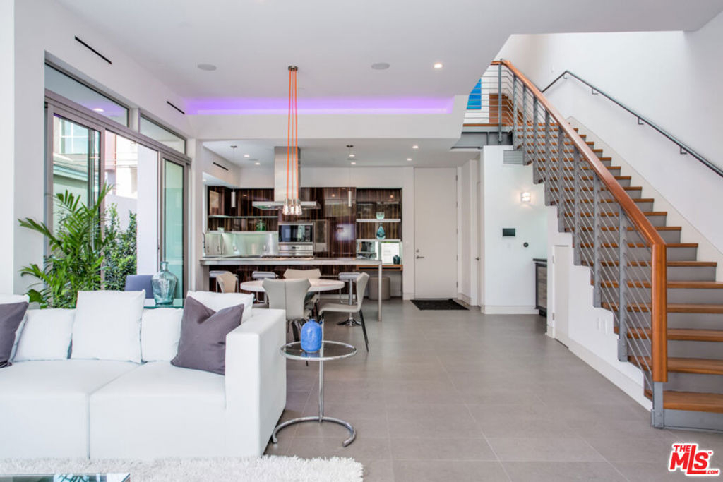 1217 Cabrillo Avenue - Photo 3
