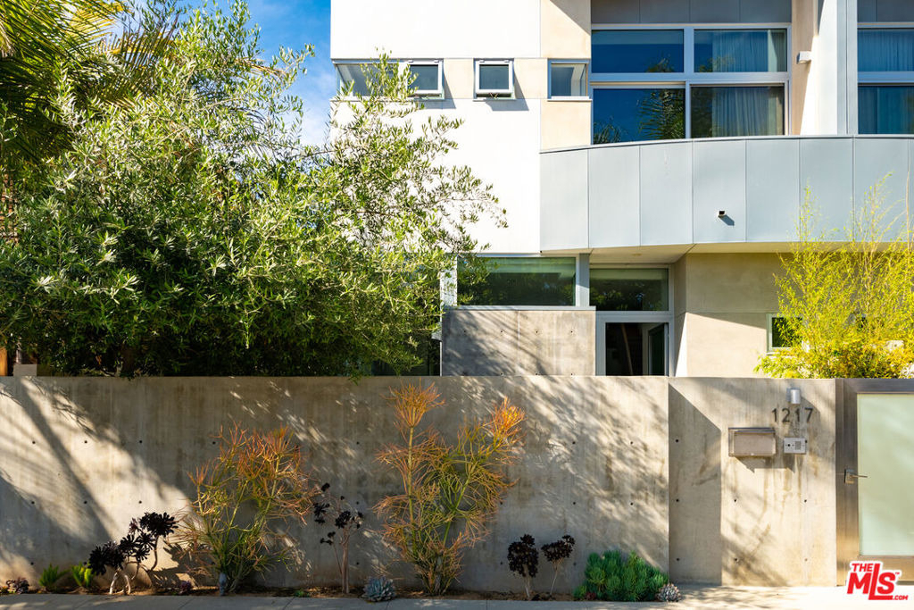 1217 Cabrillo Avenue - Photo 0