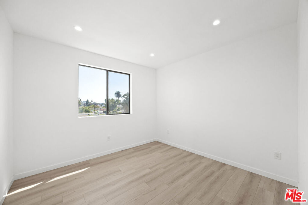2123 S Cloverdale Avenue - Photo 23