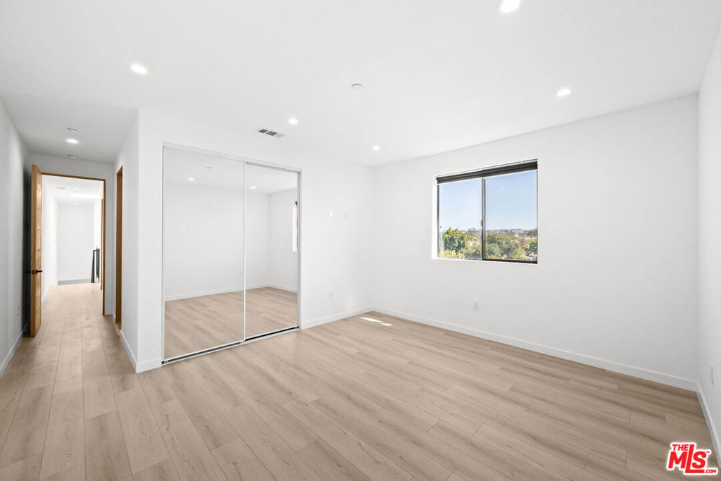 2123 S Cloverdale Avenue - Photo 31