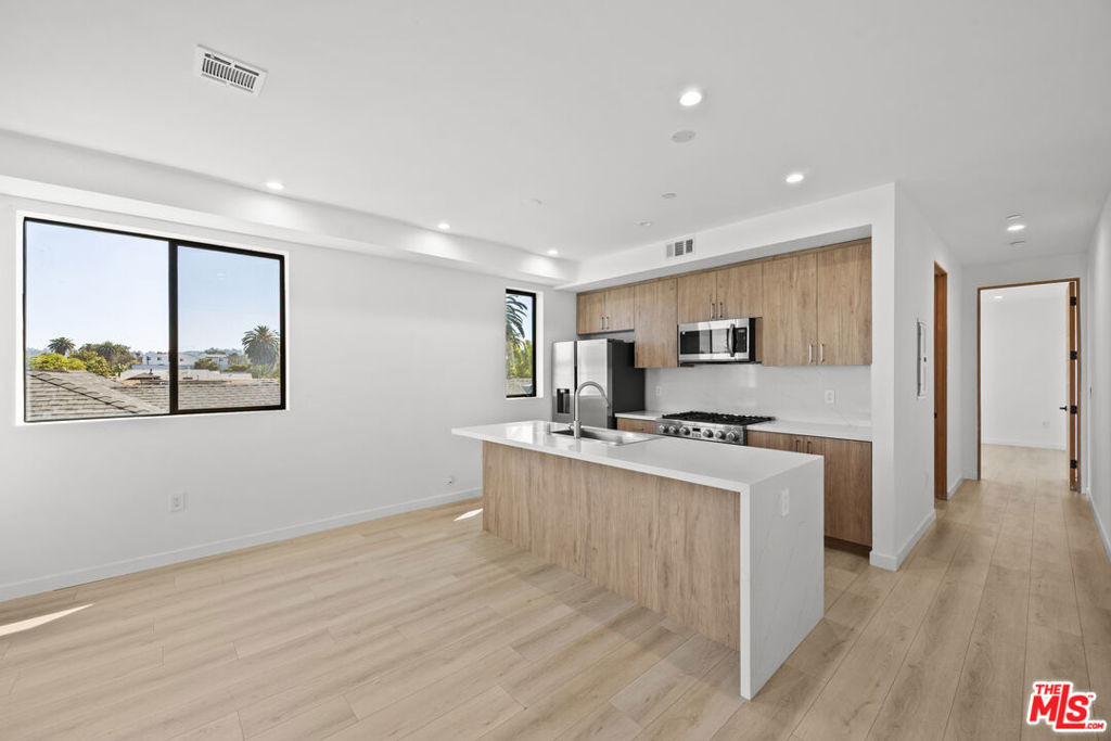 2123 S Cloverdale Avenue - Photo 4