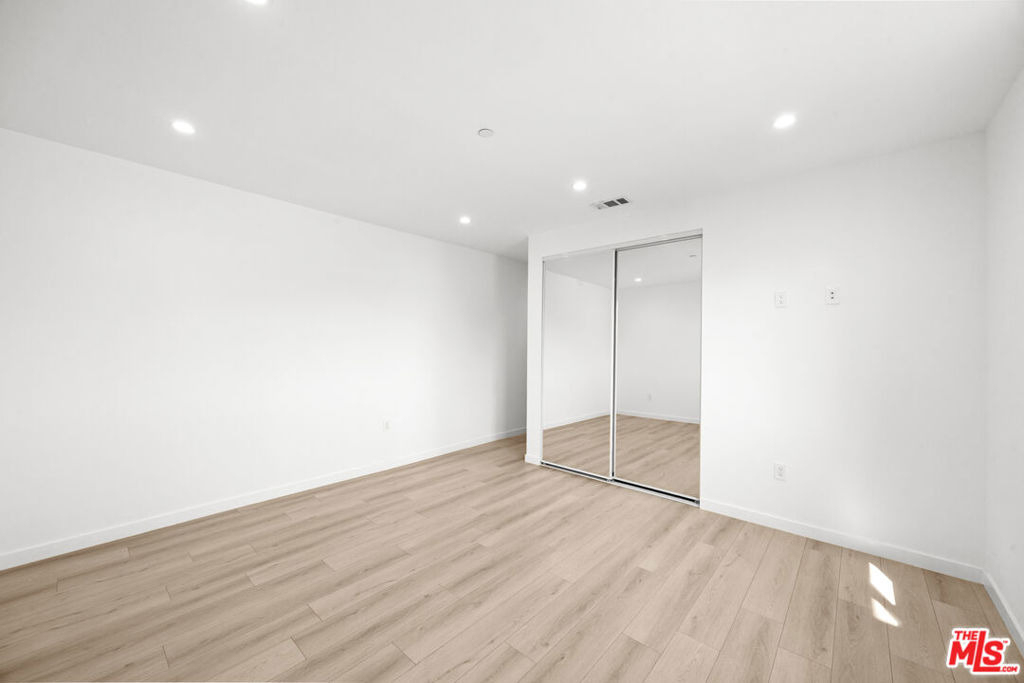 2123 S Cloverdale Avenue - Photo 30
