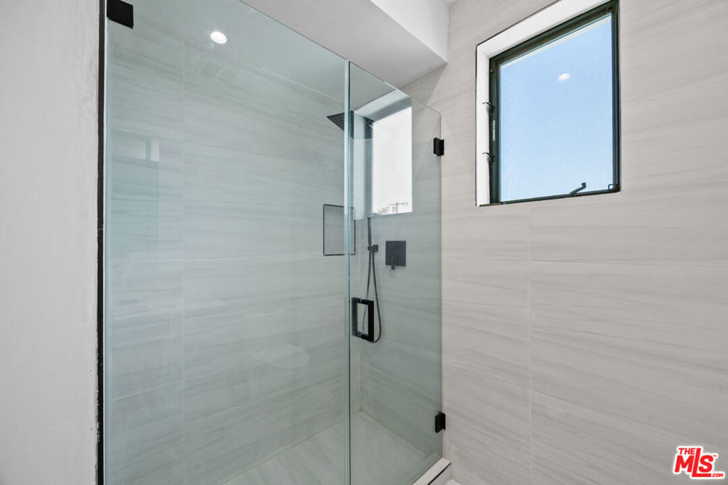 2123 S Cloverdale Avenue - Photo 10