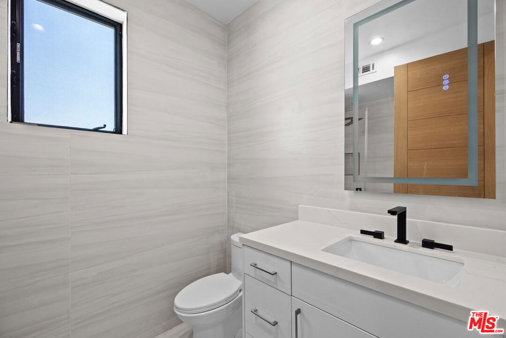 2123 S Cloverdale Avenue - Photo 9