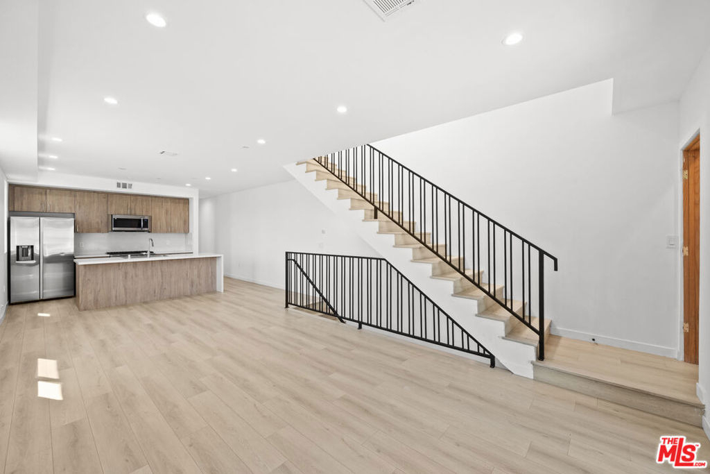 2123 S Cloverdale Avenue - Photo 0