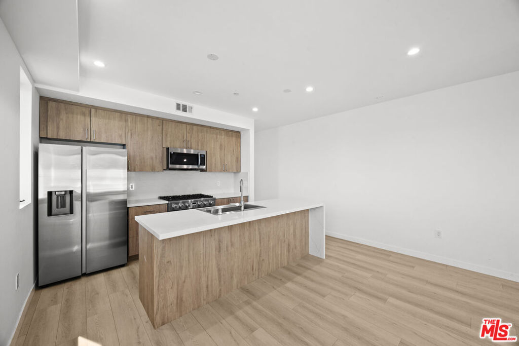 2123 S Cloverdale Avenue - Photo 5