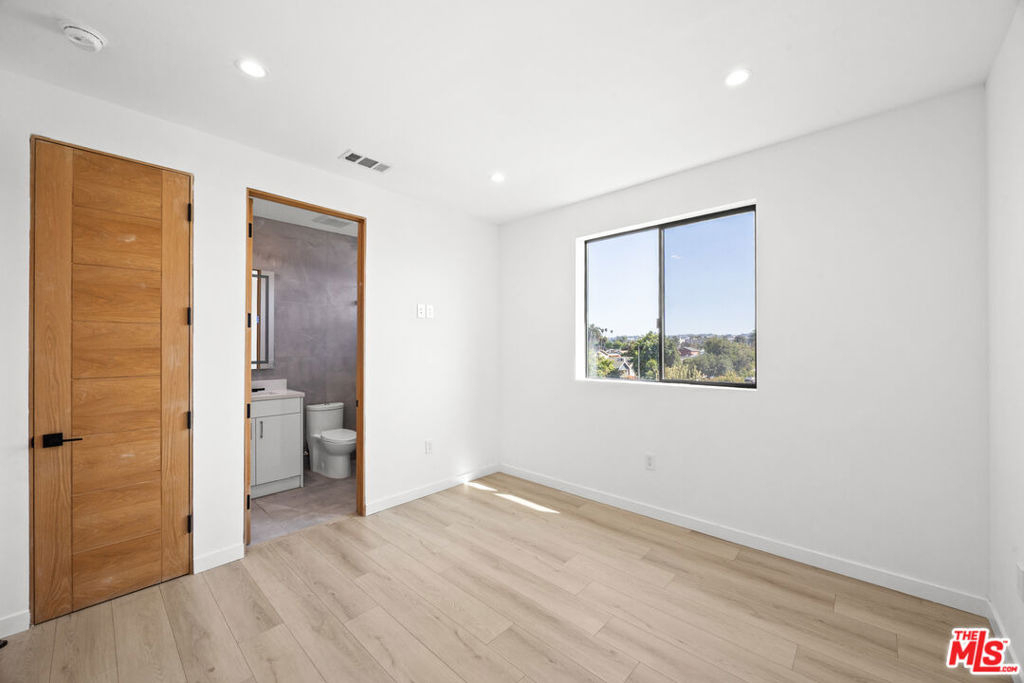 2123 S Cloverdale Avenue - Photo 25