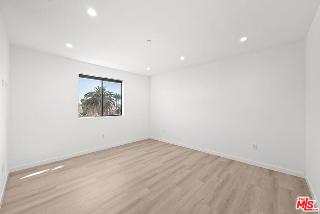 2123 S Cloverdale Avenue - Photo 29
