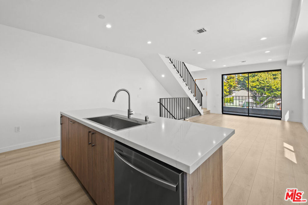 2123 S Cloverdale Avenue - Photo 6