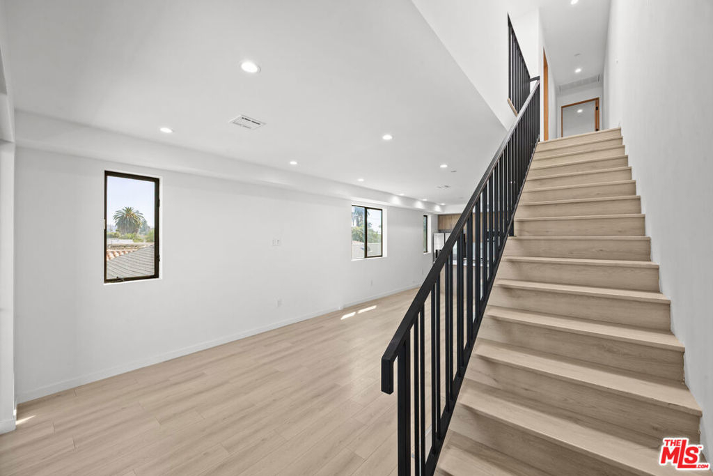 2123 S Cloverdale Avenue - Photo 15